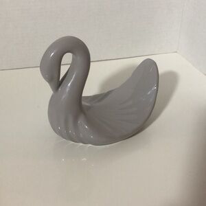 Vintage 80s gray ceramic Swan figure towel holder
